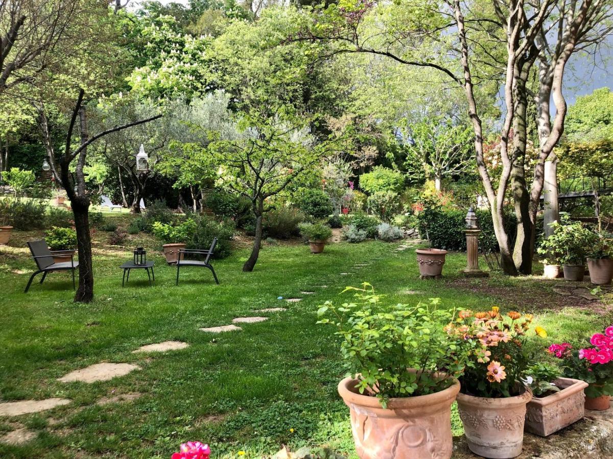 Roumanille Bed & Breakfast 3*