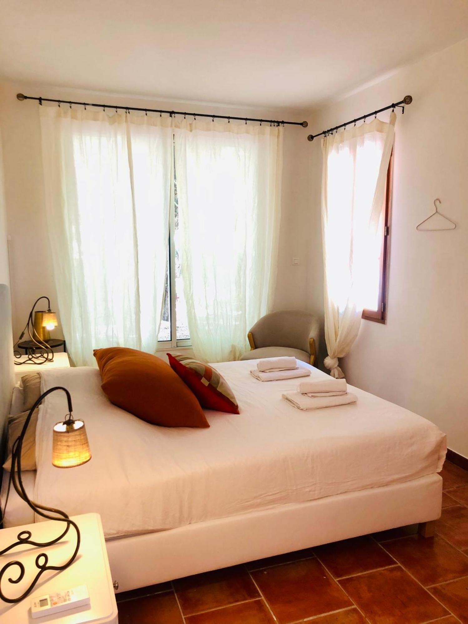 Roumanille Bed & Breakfast