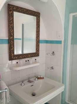 Roumanille Bed & Breakfast